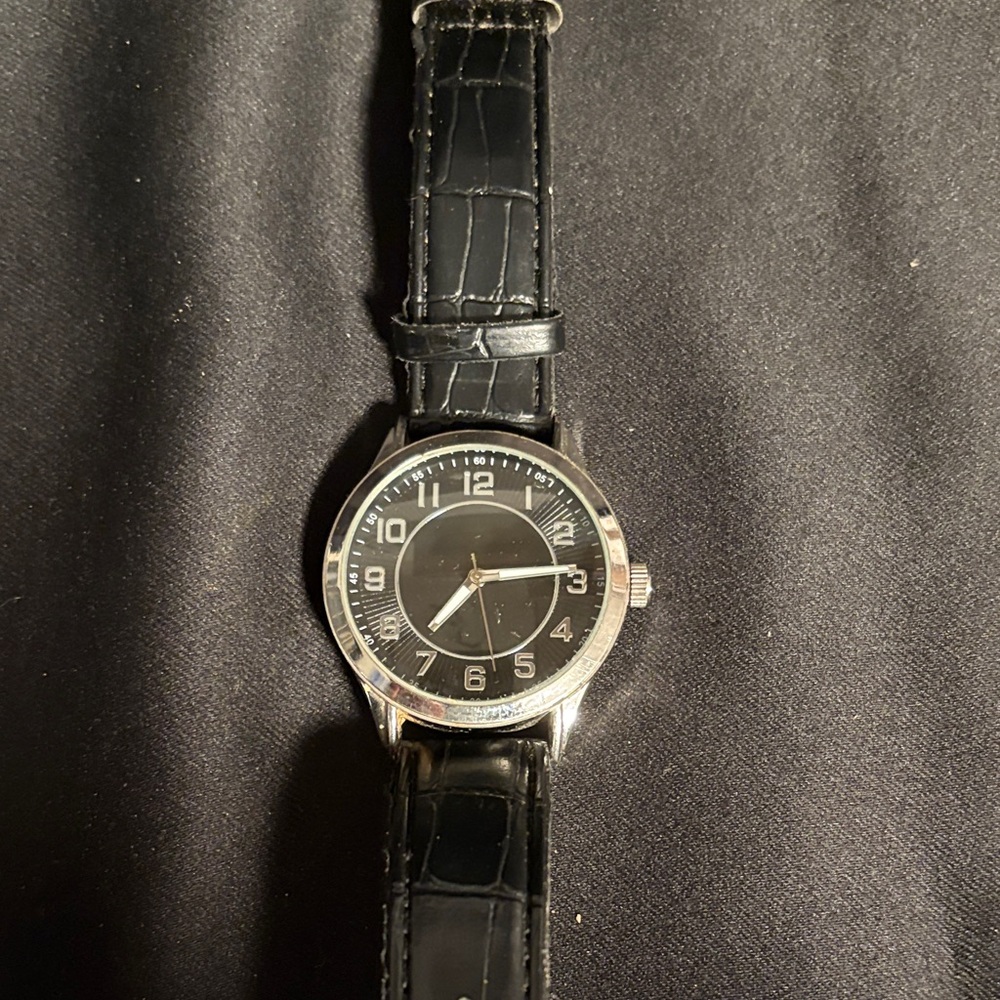 Vintage Black Leather Strap Men's Watch (merona)